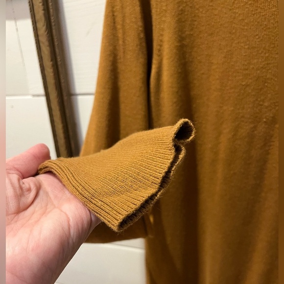 Old Navy Brown V-Neck Lightweight Sweater – Size XL - Picture 7 of 8